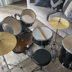 Ludwig BackBeat Complete Drum Set With Hardware/Cymbals/Black Sparkle