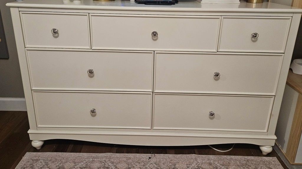 White Solid Hardwood 7 Drawer Dresser