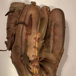 VINTAGE Baltimore Orioles Baseball Mitt