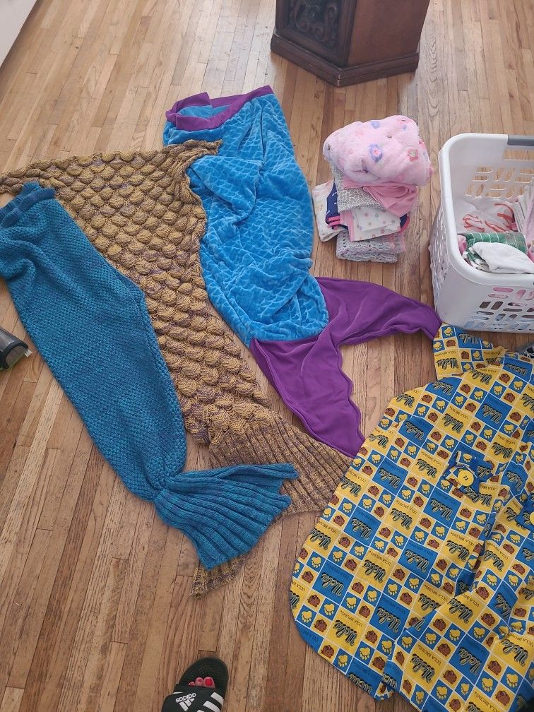 3 Mermaid Blankets & Lots Of Baby Blankets & Car Seat Covers