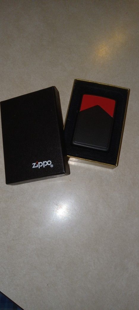 Vintage 90s Marlboro Zippo Lighter