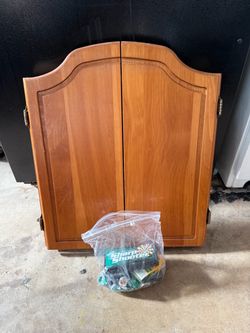 Wooden Dartboard Cabinet with Darts