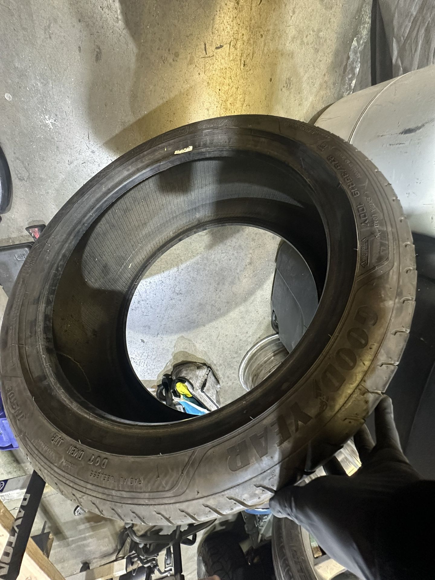 One Good Year Tire 275 35 19