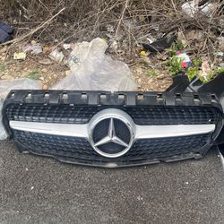 2010-2019 Mercedes Grill With Star
