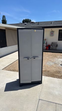 Free storage cabinet
