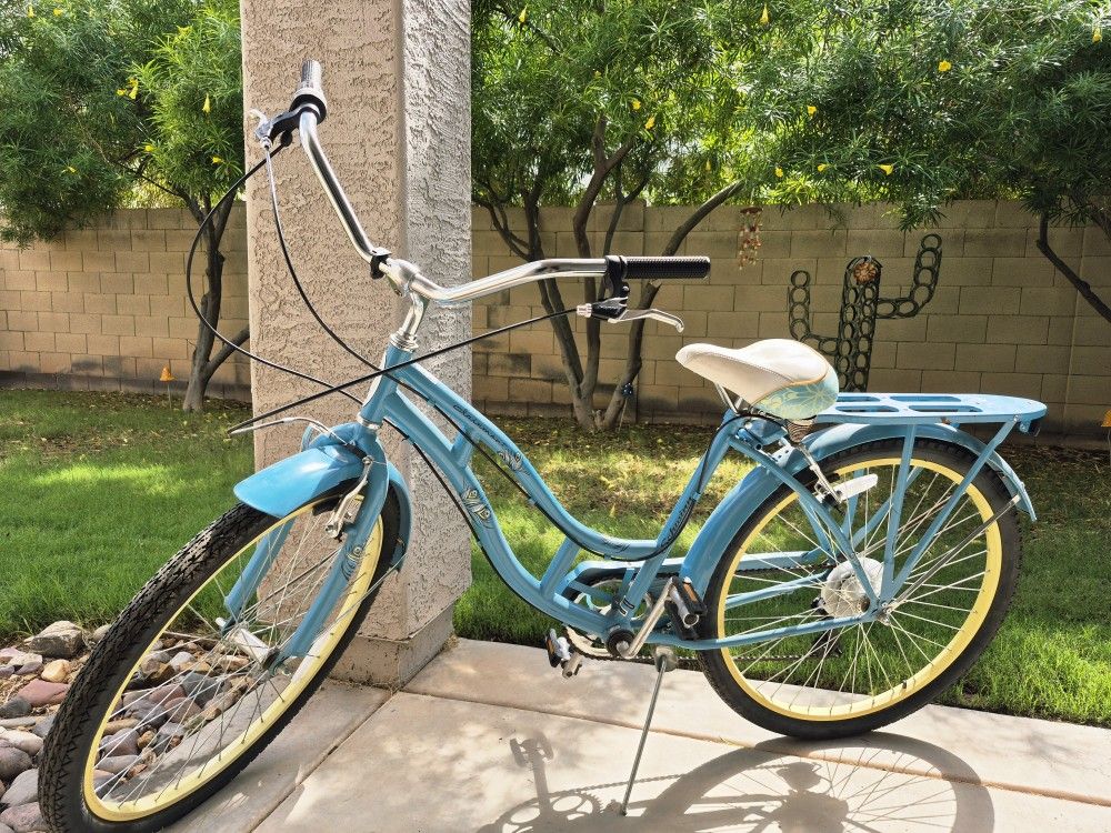 Schwinn Clairmont Cruiser Bike