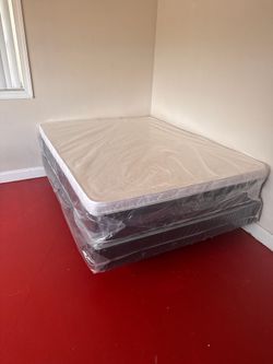 NEW QUEEN PILLOW MATTRESS AND BOX SPRING 2pcs