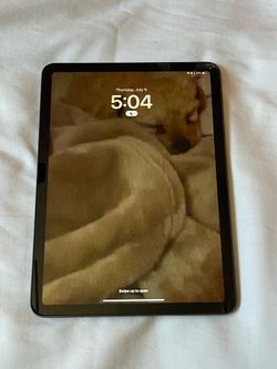 Apple iPad Air 5th Gen 64GB Wi-Fi Space Gray M1 Chip 10.9" Tablet, 87% Battery