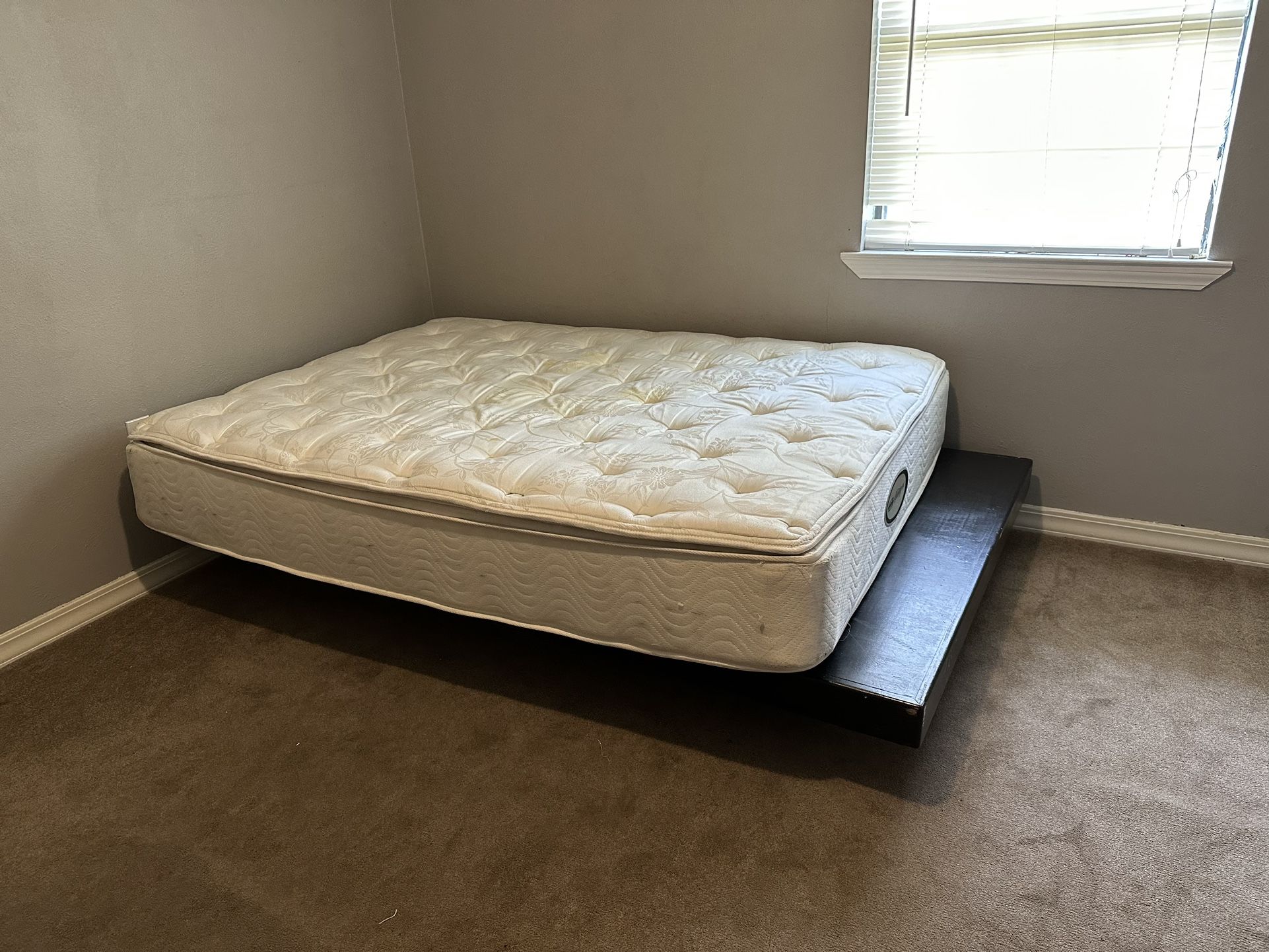 Qfloating Bed Frame and Mattress 