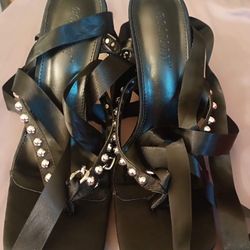 Black Squared To Heels