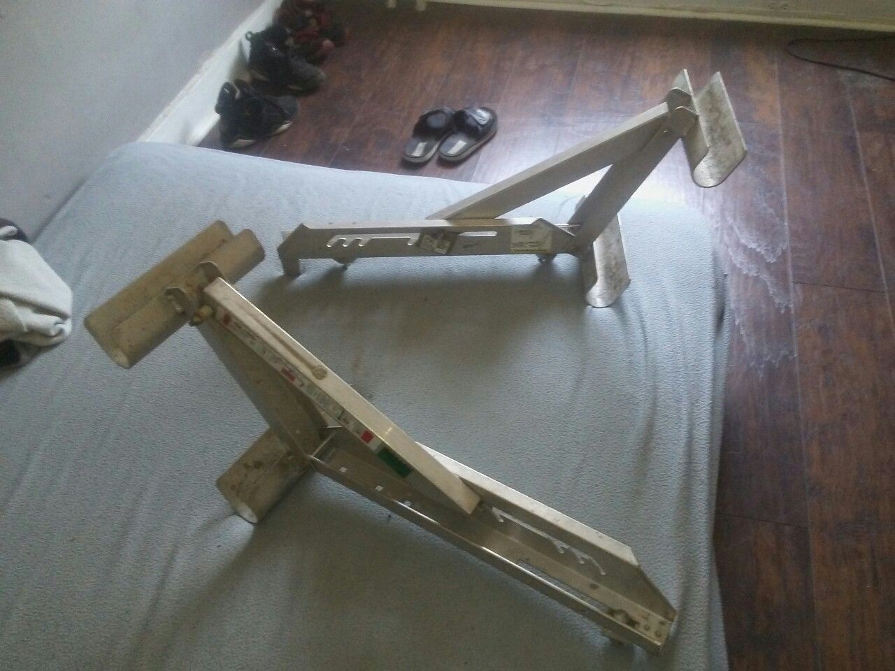 Platform clamp for ladders