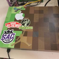 Xbox One S Minecraft Edition 