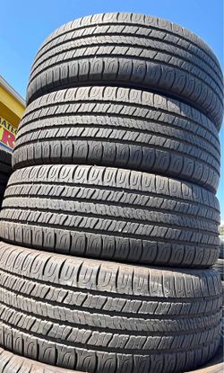 225/65/17 Goodyear 📍📍 Vendo un set de llantas con 80% de vida las 4 📍🌟