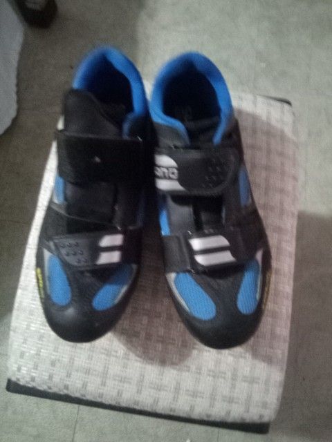 SHIMANO BIKE SHOES FOR. RACE