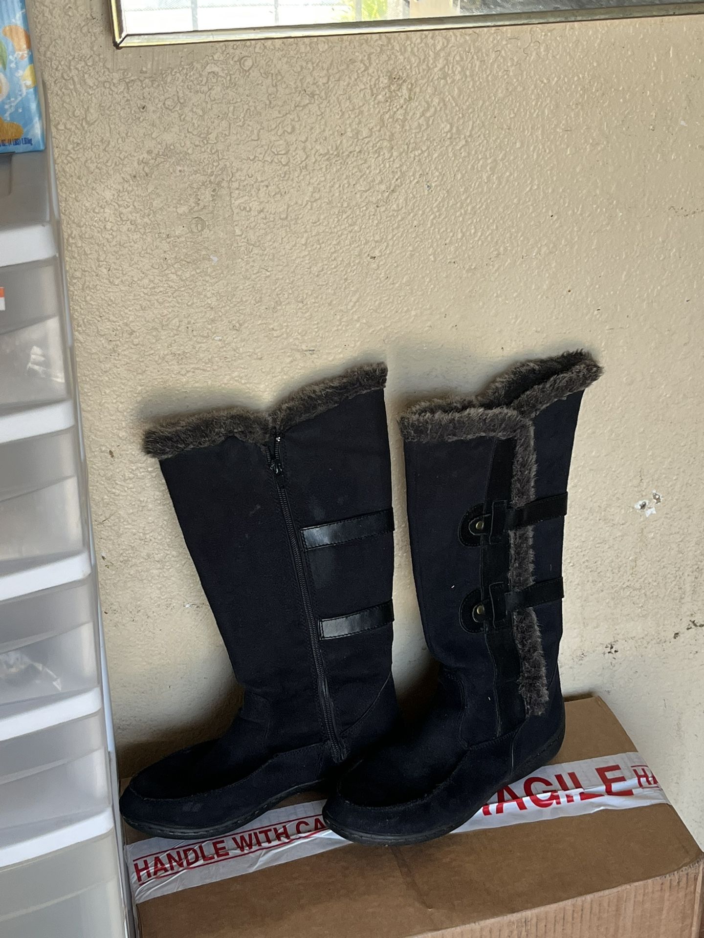 Black Fluffy Boots