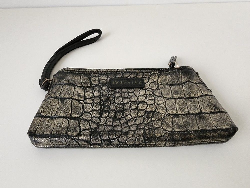 Kenneth Cole Reaction Wallet Women Black/Gold Faux Croc Clutch