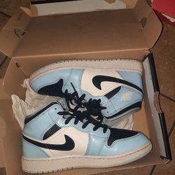 Jordan 1 Mid Ice Blue GS size 7Y