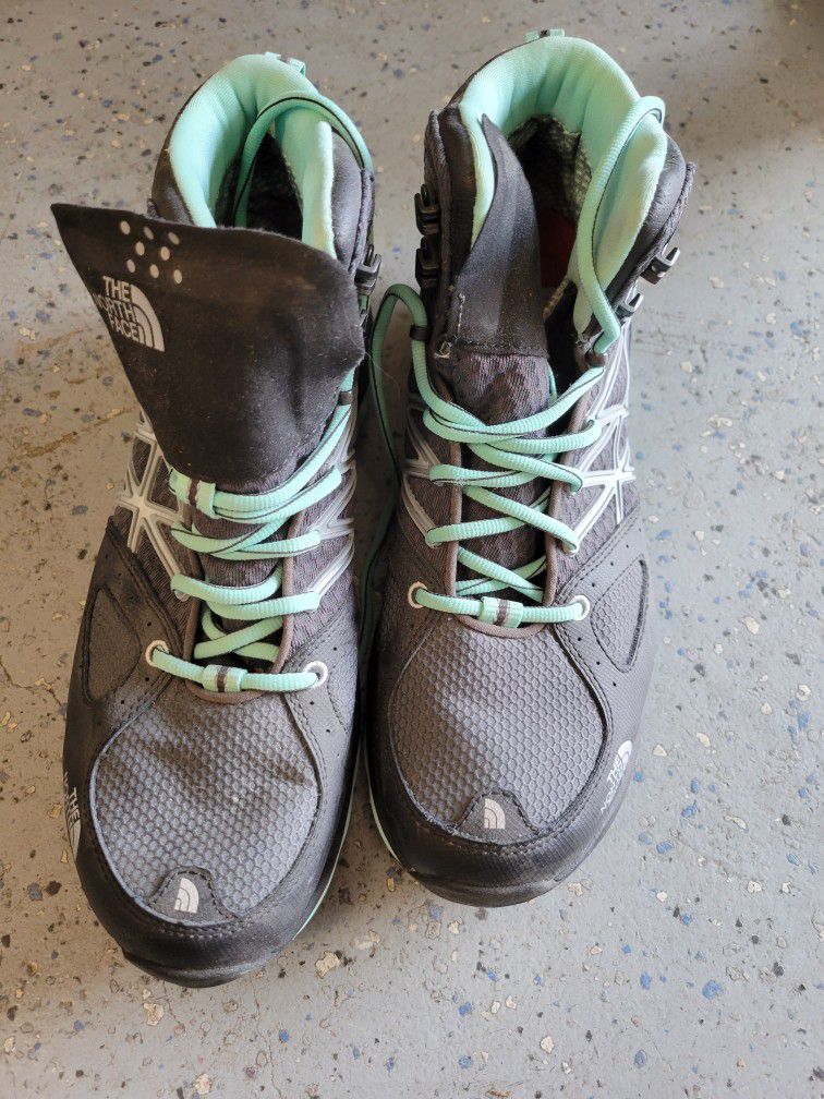 Womens northface hiking shoes boots size 10