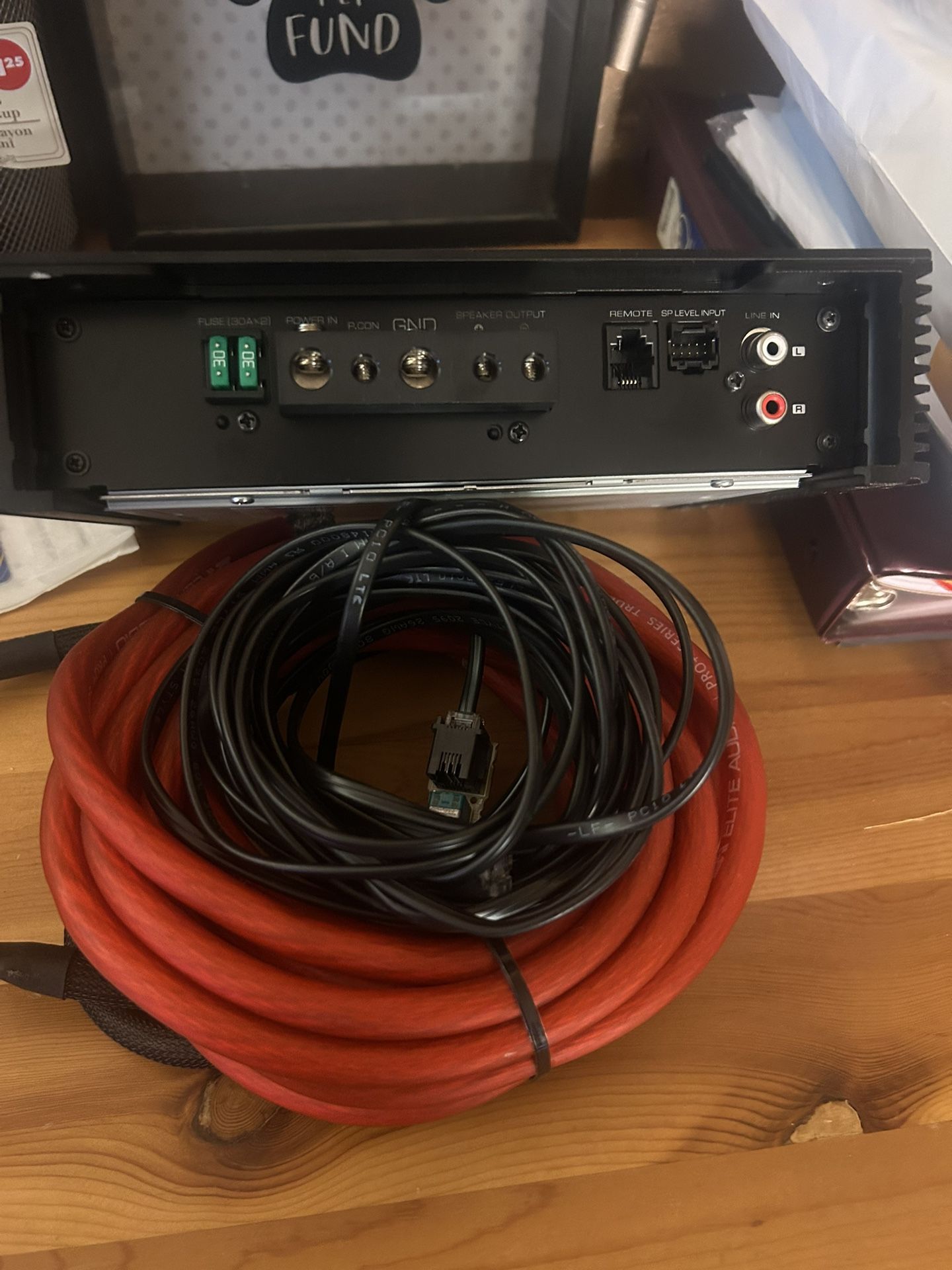 Vendo Amplificador Con El Cable Para La Corriente X $350. O Mejor Oferta