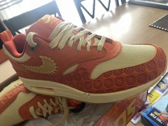 Woman 11s nike Dia De Muertos/ brand New Never Worn 