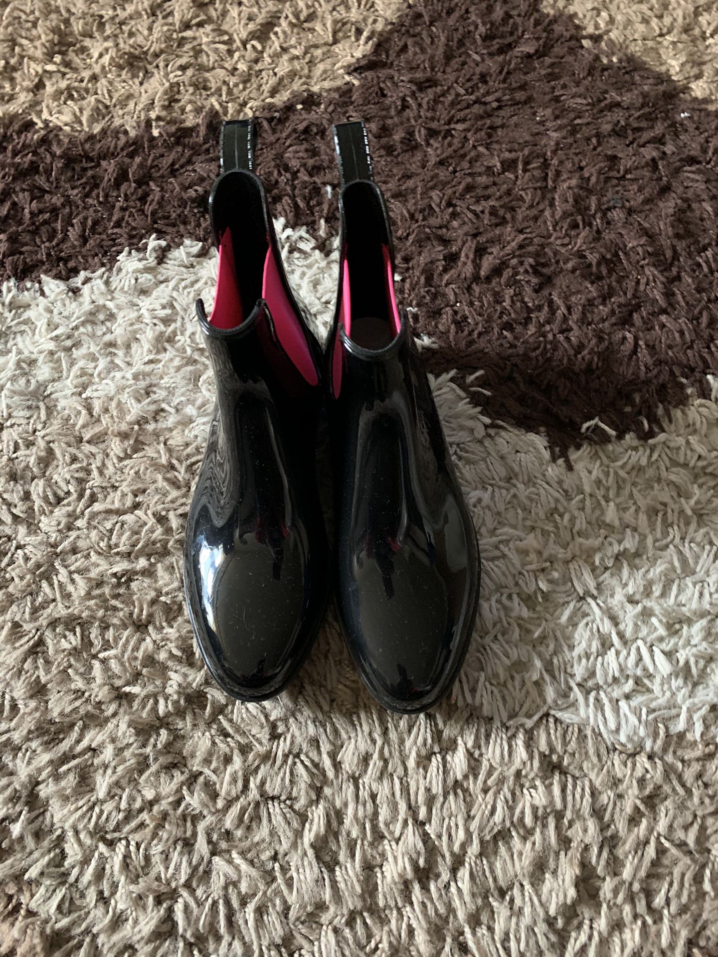 Women’s size 6 rain boots