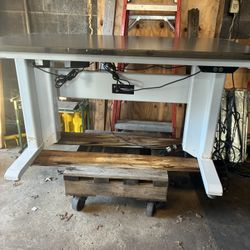 Heavy Duty 1,500 Pound Capacity Lab Workbench/table/desk