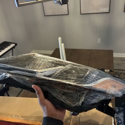 Camry SE 2019 Driver Side Headlight 