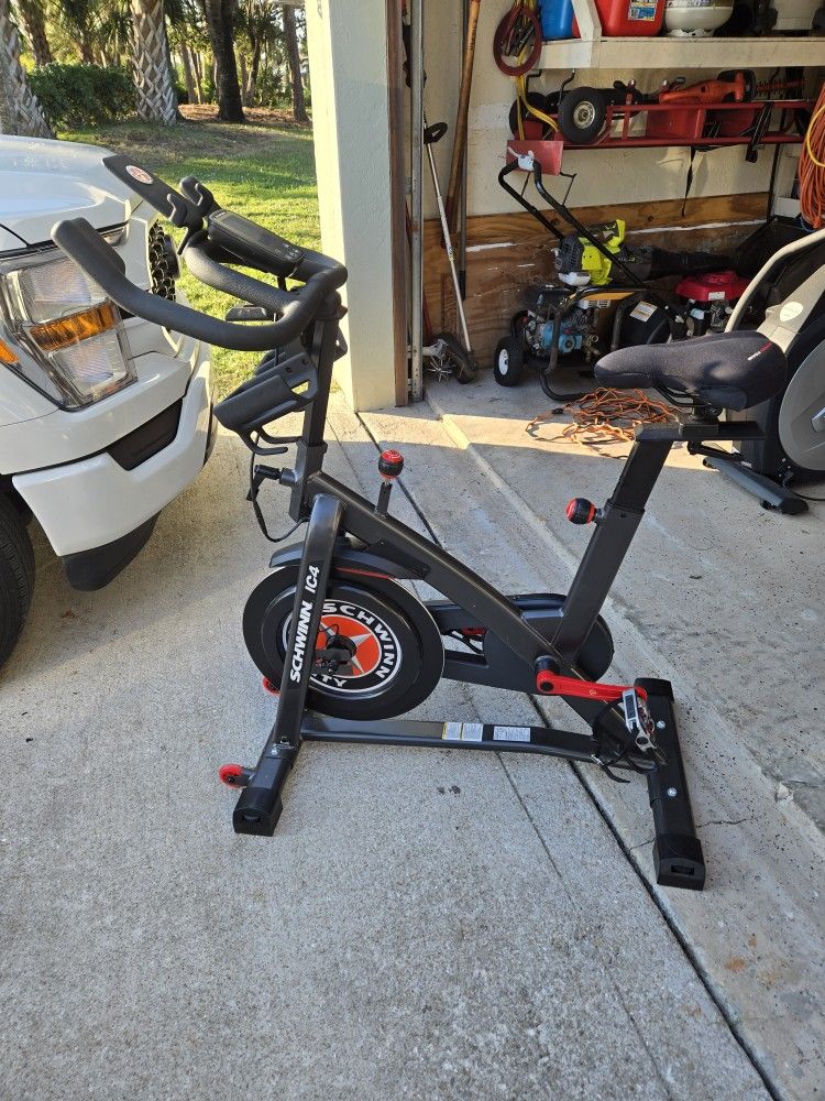 Schwinn IC4 Exercise Bike