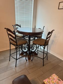 Wrought Iron /wood Cocktail Table Set