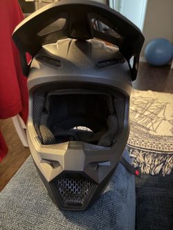 Fox 🦊 dirt bike helmet Brand New
