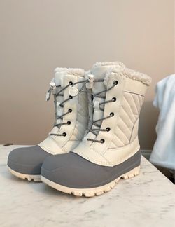 Girls Snow Boots - Size 4