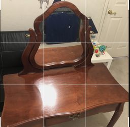 Small Vanity With Mirror
