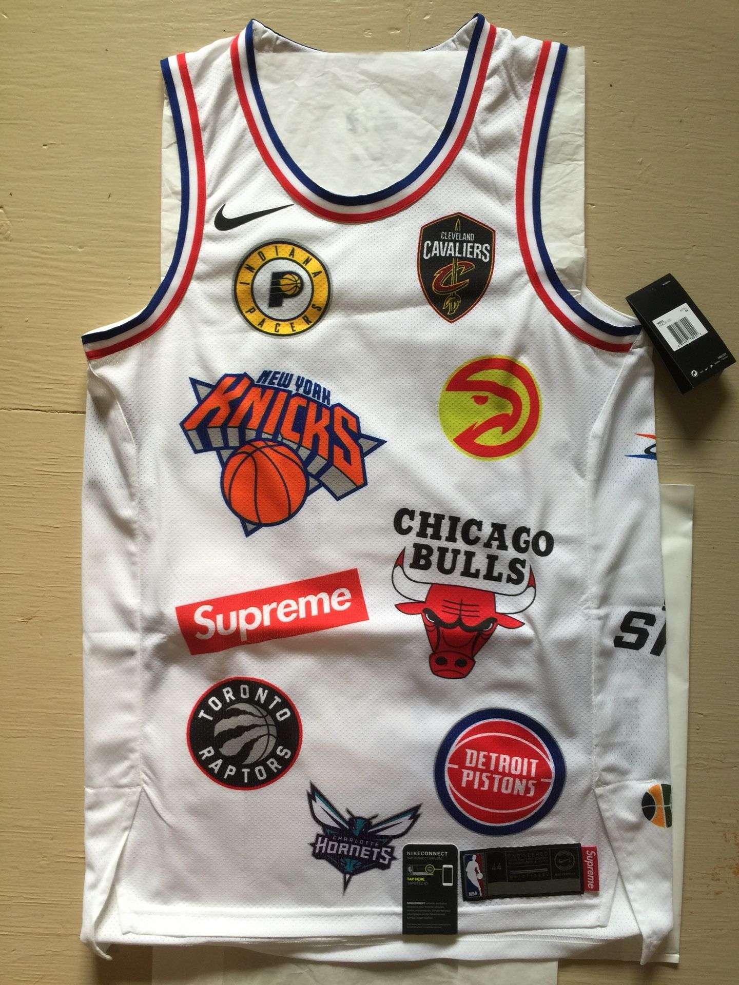 Supreme nike nba jersey. Brand new with tags medium M