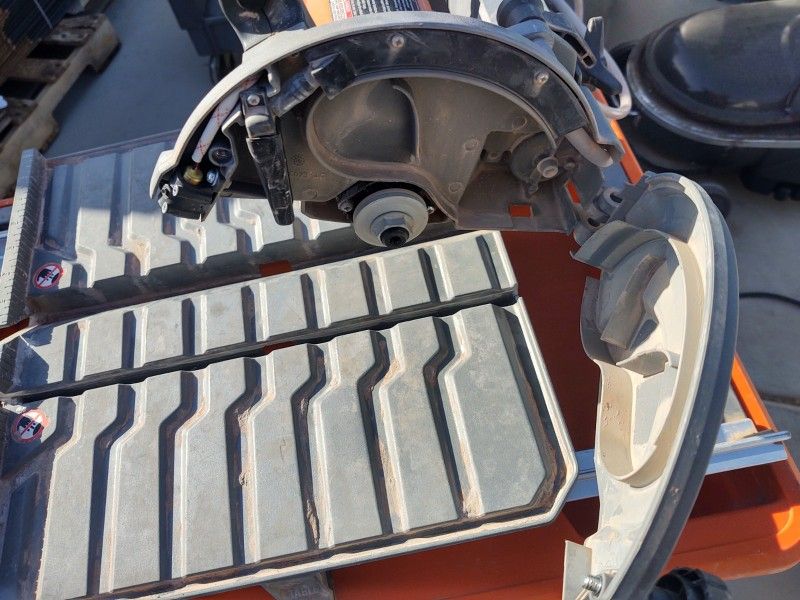 RIGID 9 Amp Corded 7 in. Wet Tile Saw with Stand