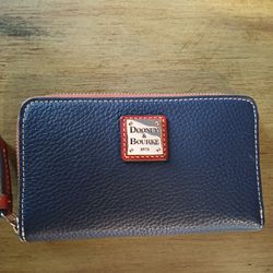 Dooney And Bourke Wallet 