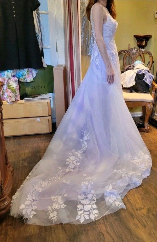 Lavender A Line Wedding Dress Lace Applique Sweep Train Backless Size Small