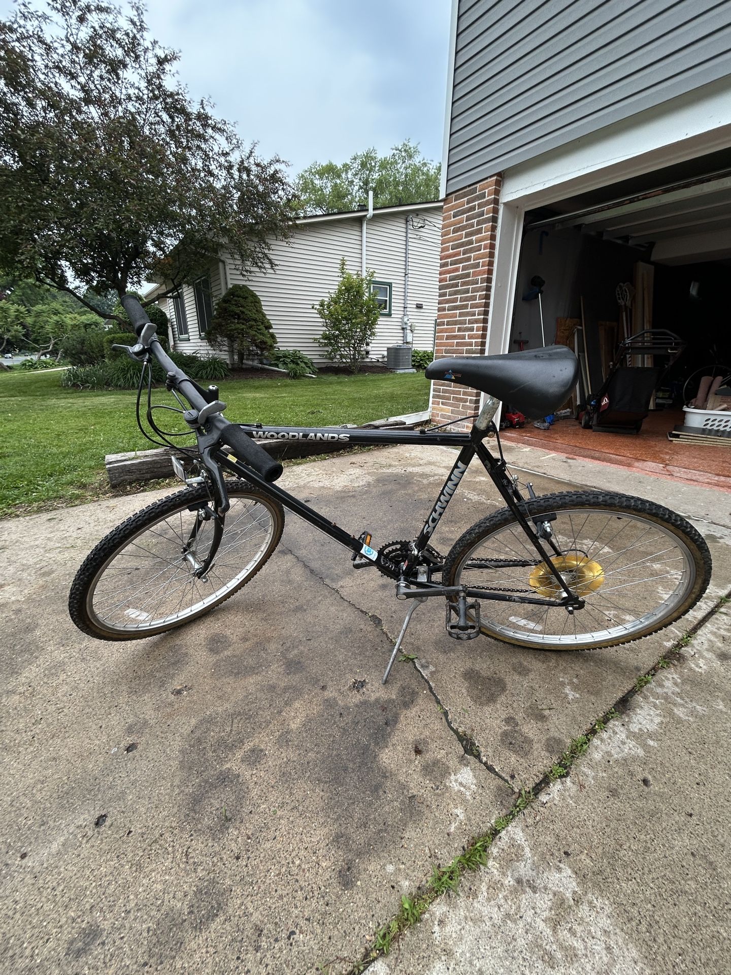 Lightweight 21-Speed Mountain Bike – Great Condition