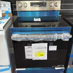 Stove Stainless Steel New With Air Fryer. 1 Year Warranty 