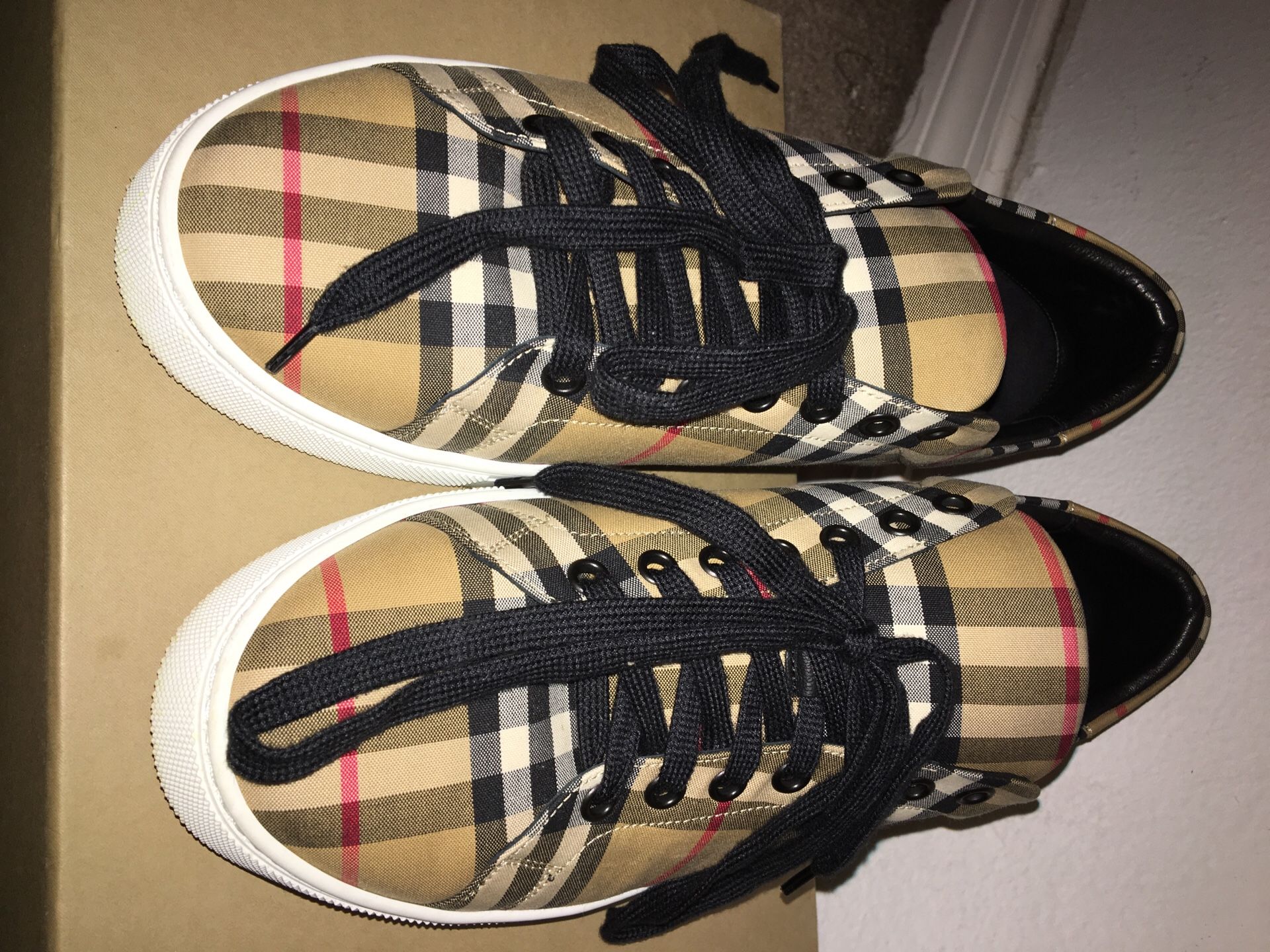 Burberry shoes size 41