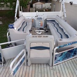 Pontoon Boat 