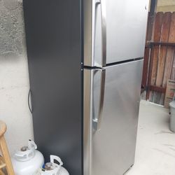 GE Refrigerator for sale.