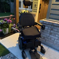 Quantum Edge 3 iLevel Power Wheelchair – Recline/Tilt – Excellent Condition