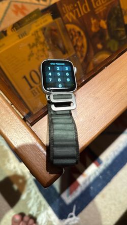Apple Watch SE (1st Gen) – 40mm – Multiple Straps – $50 OBO