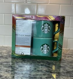 New! Starbucks Holiday Pike Place Roast Gift Set With 2 Ceramic Green Mugs