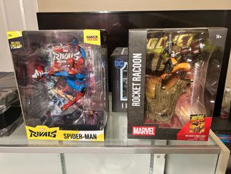 Marvel figures / statues