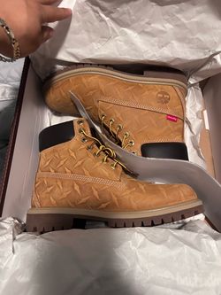 SUPREME X TIMBS 6 inch