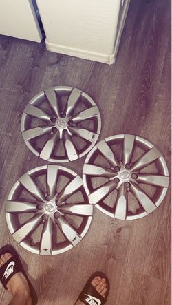 THREE ORIGINAL TOYOTA 16” wheel covers (hubcaps) o