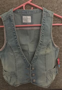 Justice Jean Vest