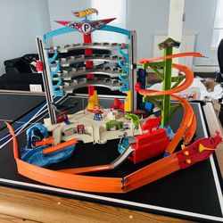Hot wheels Garage Set Only For $30