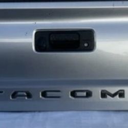 Toyota Tacoma Tailgate 2018 Silver